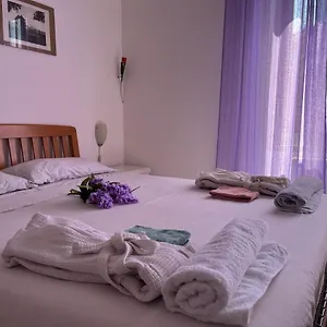Peaceful Family Apartment, Near Metro Apartment